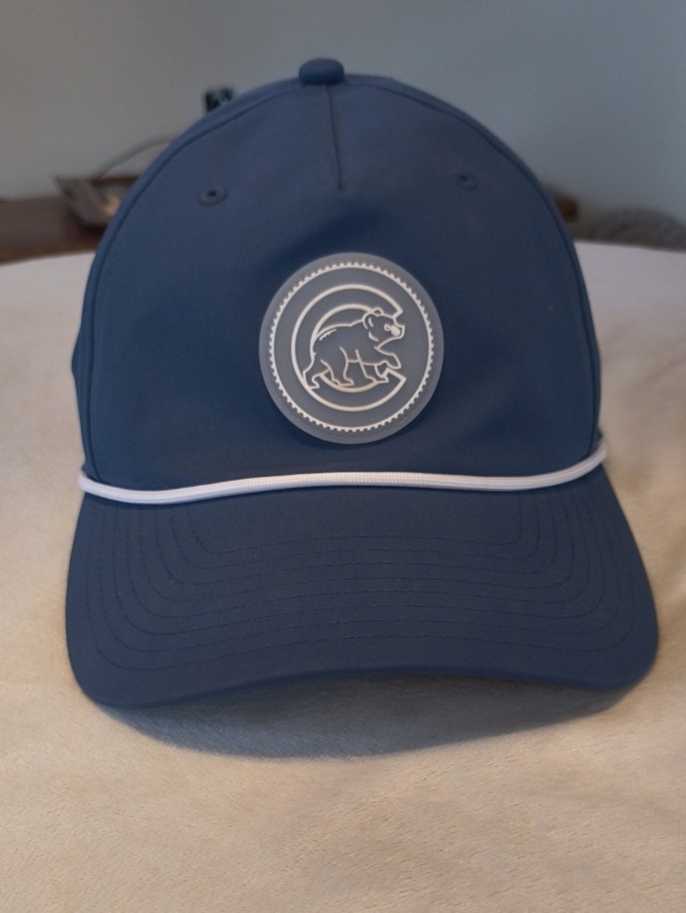Fanatics Men's Navy Baseball Cap with White Trim and Chicago Cubs Patch